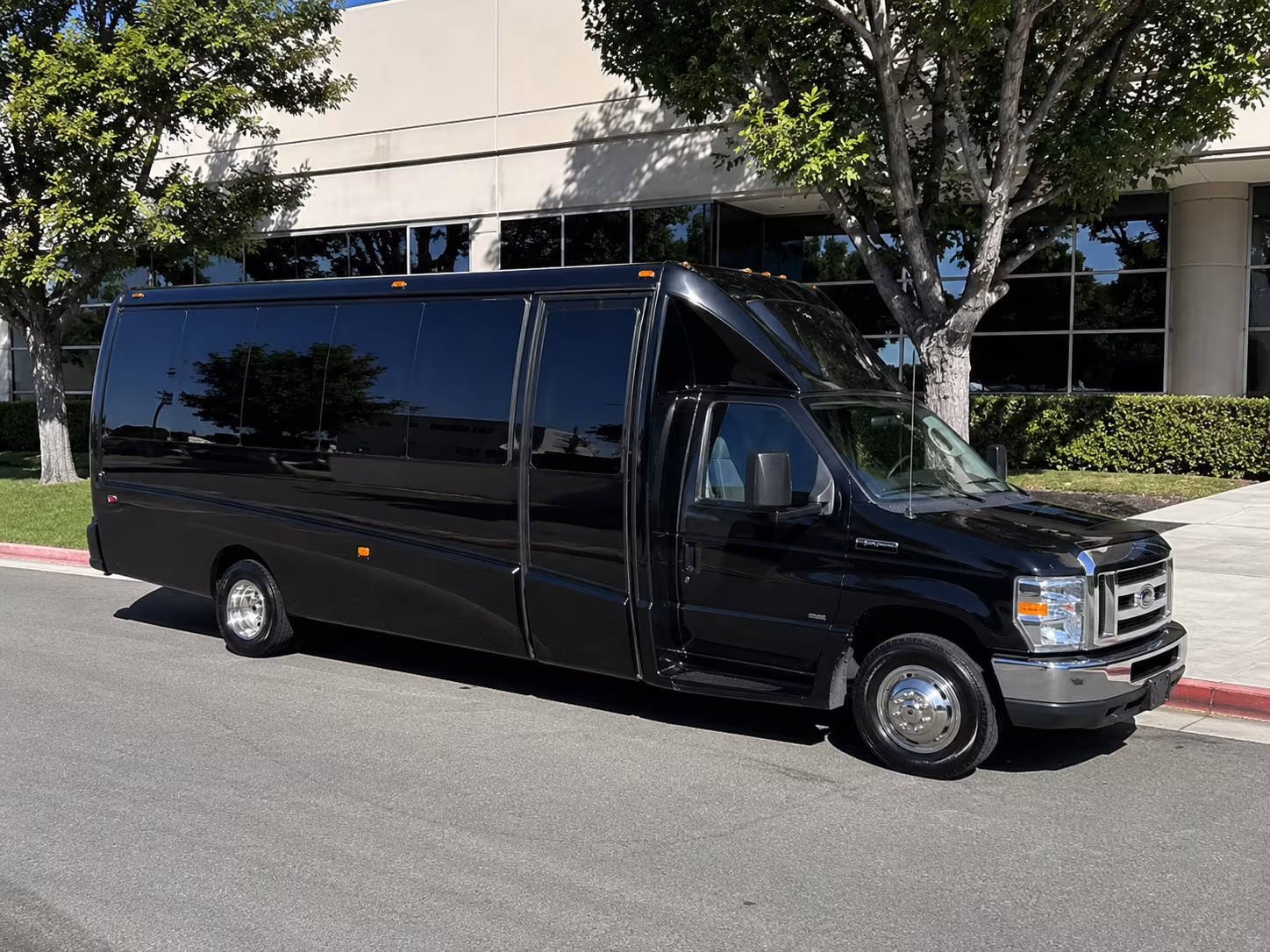 westgate entertainment district glendale party bus rental