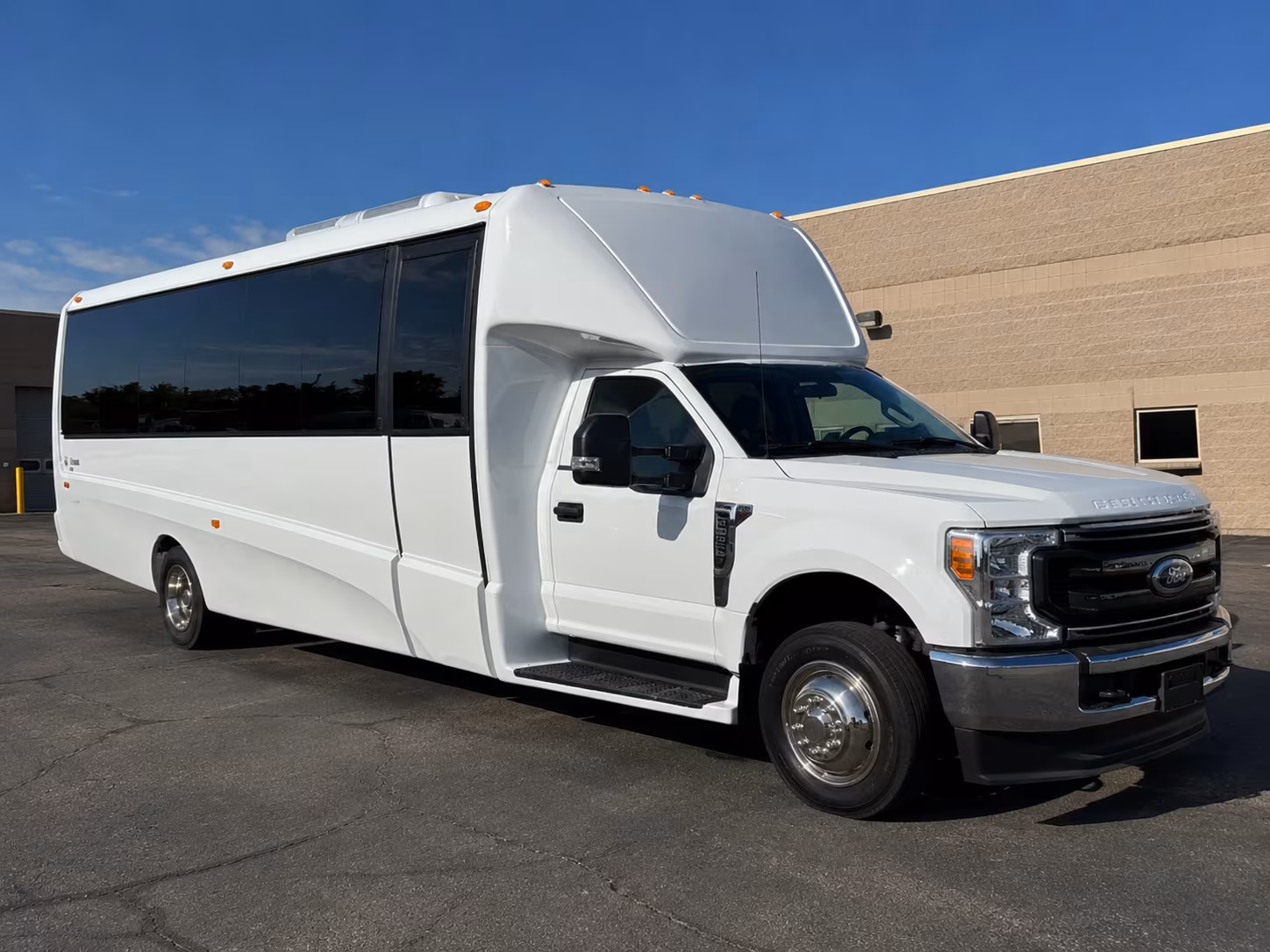 zoo and aquarium field trip bus rentals near peoria